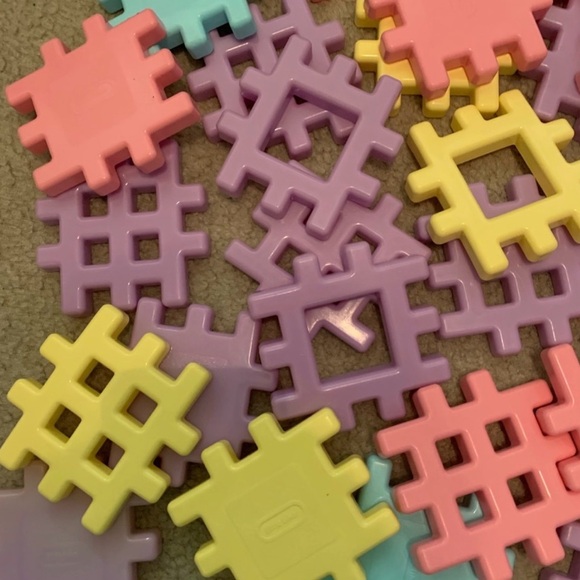Colorful Interlocking Puzzle Pieces - Picture 4 of 6